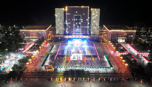 2023年彭澤縣第四屆小龍蝦美食節暨贛鄂皖三省七縣預制菜農旅產品展銷會開幕