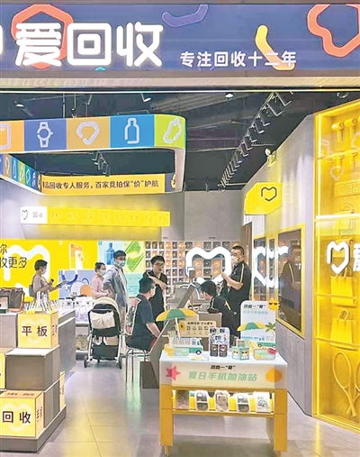 線上品牌發(fā)力線下開店 策略、挑戰(zhàn)與機(jī)遇